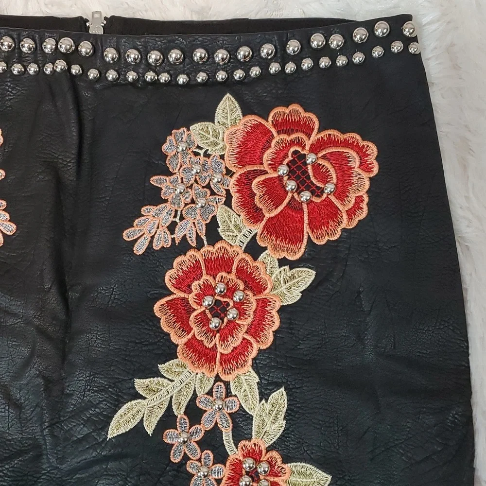 Romeo & Juliet Faux Leather Mini Skirt Size M - Picture 4 of 8